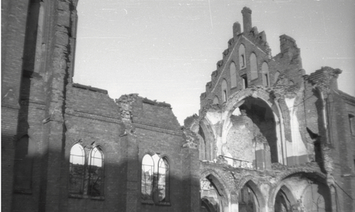Ruiny kościoła św. Rodziny, 1947 r. (fot. ze zbiorów Muzeum Powstania Warszawskiego)