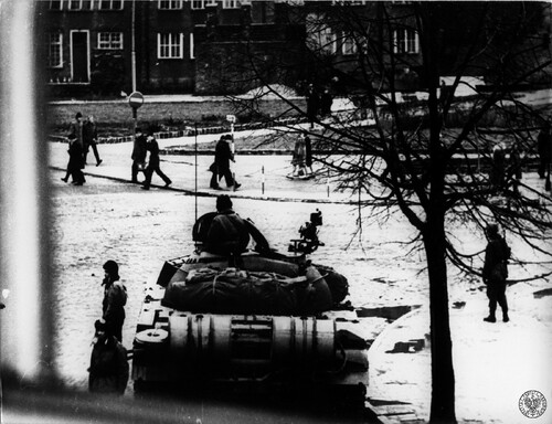 Czołg przy Pomniku Sobieskiego w Gdańsku,  17 grudnia 1970 r. Fot. z zasobu IPN