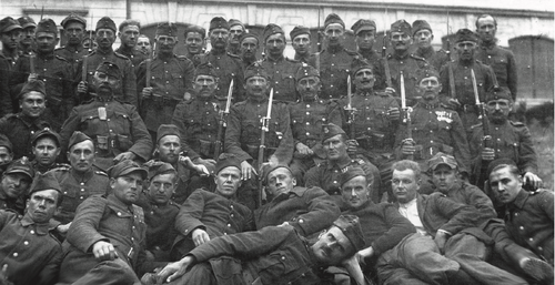 Węgierscy i polscy żołnierze (fot. IPN)