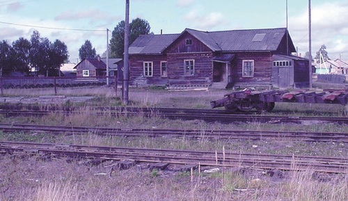 Stacja kolei wąskotorowej w osadzie Krutaja Osyp. Fot. Wikimedia Commons
