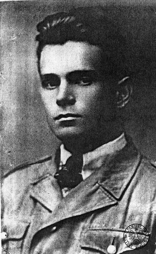 Leopold Wiaderek „Korak” (1925-1946), uczeń piotrkowskiego gimnazjum, żołnierz 27. pp AK, zastępca dowódcy kompanii KWP „Kosy”, zastrzelony 23 grudnia 1945 r. Fot. z zasobu IPN