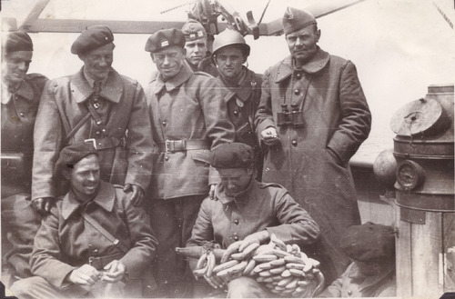 Polscy żołnierze na okręcie podczas ewakuacji do Anglii, czerwiec 1940. Kopia cyfrowa pozyskana do IPN ze Stowarzyszenia Weteranów Armii Polskiej w Ameryce (właściciela praw autorskich)