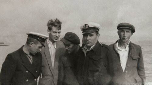 Drugi z prawej: Janusz Patera (Stefan Skrzyszowski) jako motorzysta jednostki ratowniczej „Pilot 24”. Fot. ze zbiorów Janusza Salmonowicza