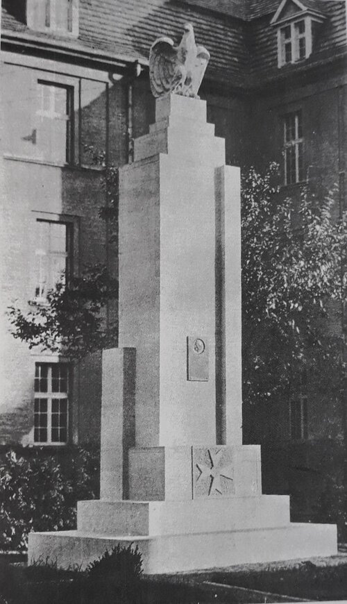 Pomnik Józefa Piłsudskiego odsłonięty w 1933 r. przy ul. Rolnej w Poznaniu (fot. ze zbiorów CAW)