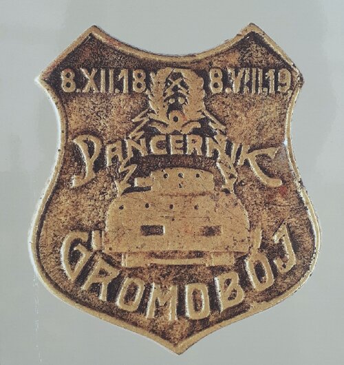 Odznaka pamiątkowa pociągu pancernego „Gromobój”. Fot. Wikimedia Commons/domena publiczna (źródło: Muzeum Historyczne w Sanoku)