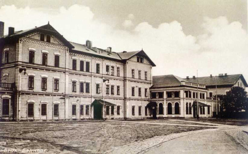 Dworzec kolejowy w starym Moście, około 1900. Fot. Wikimedia Commons/domena publiczna