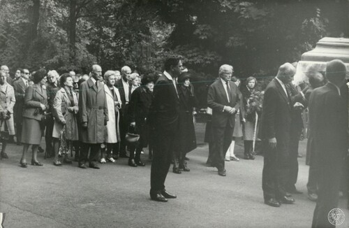 Jan Olszewski na pogrzebie Kazimierza Moczarskiego, październik 1975 r. Fot. z zasobu IPN