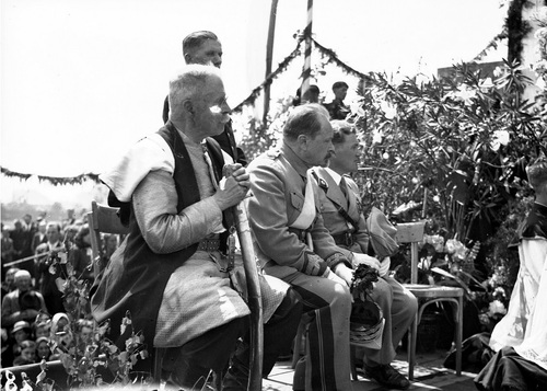 Książe Andrzej Lubomirski i gen. Józef Haller podczas uroczystości powitania relikwii św. Andrzeja Boboli w Czechowicach, czerwiec 1938 r. Fot. NAC