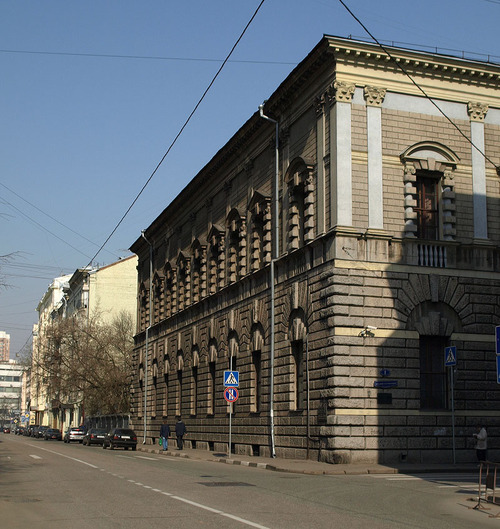 Dawna siedziba Ambasady Polski w Moskwie przy ówczesnej ul. Adama Mickiewicza (1934–1939, 1941, 1945–lata 70.). Fot. Wikimedia Commons/ NVO - Fotografia własna, 2008 r. (CC BY-SA 2.5)
