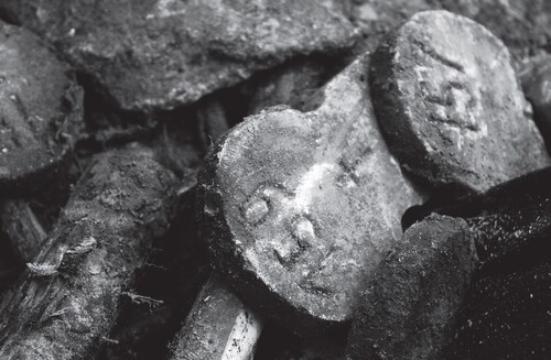 Pierwsze znalezione w Panewnikach stele. Fot. Adam Kondracki