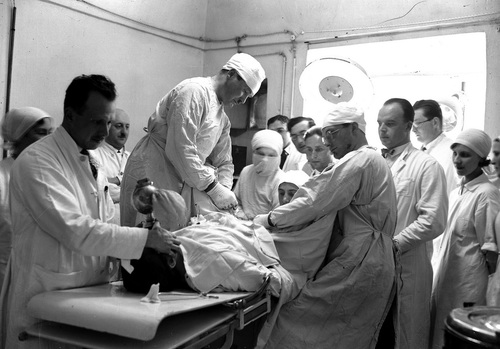 Fragment operecji w spitalu św. Łazarza w Krakowie, 1931 r. Fot. NAC