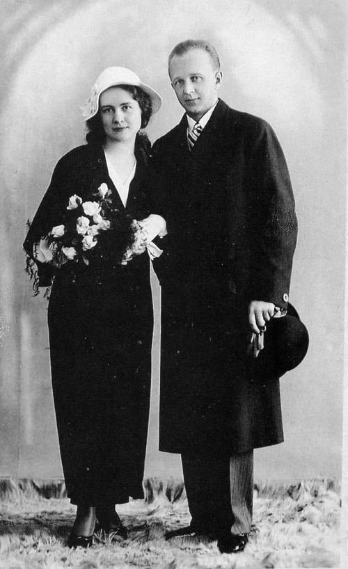 Świeżo poślubieni małżonkowie: Edward Wojaczek i Elżbieta z domu Sobecka. Mikołów, rok 1932 (ze zbiorów Instytutu Mikołowskiego)