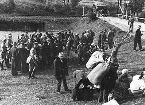 Polacy wysiedlani ze wsi Dolna Sól w 1940 w czasie <i>Aktion Saybusch</i>