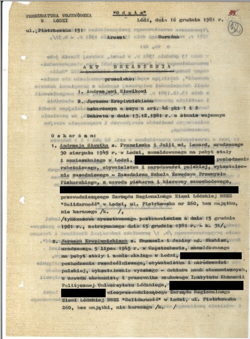Akt oskarżenia w sprawie Andrzeja Słowika i Jerzego Kropiwnickiego (pierwsza strona) – 16 grudnia 1981 r. Z zasobu IPN