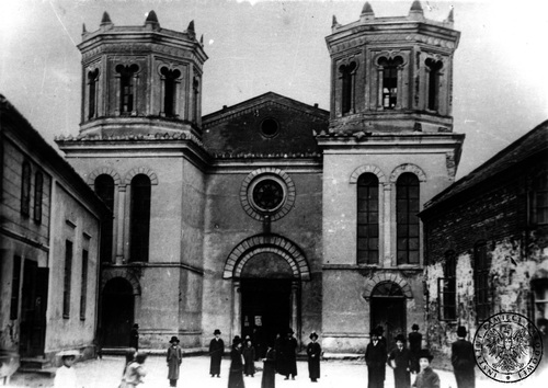 Synagoga w Mielcu. Po prawej widoczny budynek, gdzie znajdowała się łaźnia (mykwa) oraz rytualna rzeźnia, 1932 r. Fot. AIPN