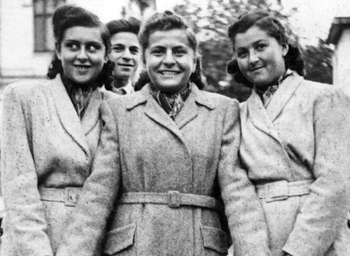 Dziewczęta żydowskie z tzw. Domu Sierot Polskich Oficerów założonego przez Henryka Sławika i Józsefa Antalla, Vác w Zakolu Dunaju, 1943 r. (fot. ze zbiorów Grzegorza Łubczyka)