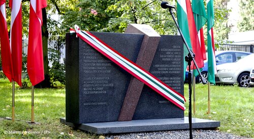 Pomnik pamięci Węgierskich Honwedów, którzy wsparli Powstańców Warszawskich, 2017 r. Fot. Marcin Jurkiewicz (IPN)