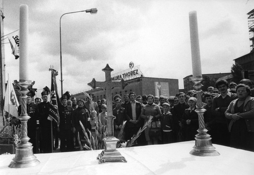 Msza św. w rocznicę strajku w KWK Thorez w Wałbrzychu, 28 sierpnia 1981 r. Fot. Wojciech Stańczak (AIPN)