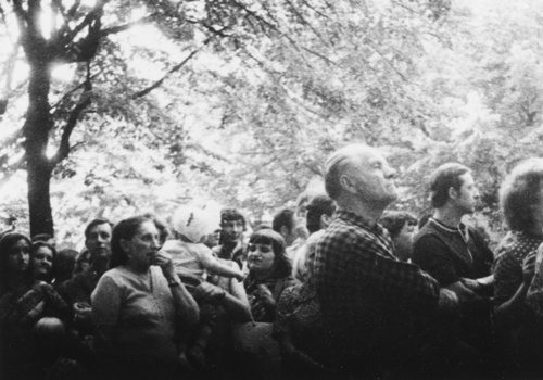 Demonstracja przed siedzibą KW PZPR w Płocku, czerwiec 1976 r. Fot. IPN