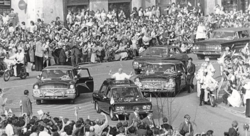 Jan Paweł II na Rynku Głównym w Krakowie, 9 czerwca 1979 r. Fot. AIPN
