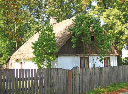 Dom rodzinny Bąków, obecnie już nieistniejący, widok z 2008 r. Fot. ze zbiorów Autora