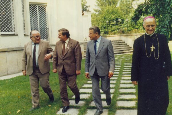 Polityczne konstruowanie „okrągłego stołu”