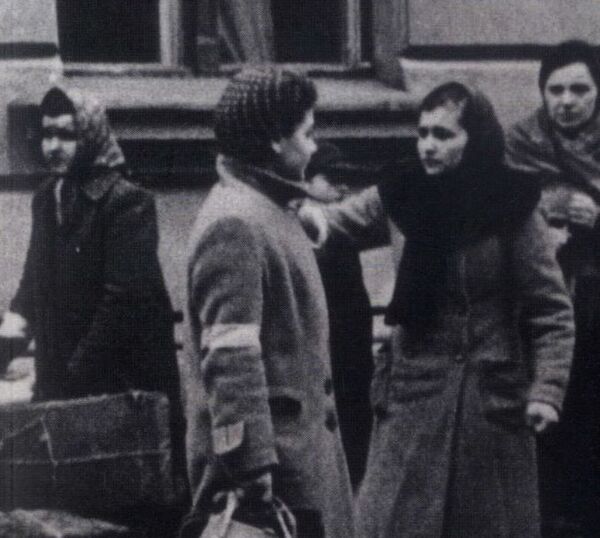 Kobieta żydowska w przestrzeni domowej getta