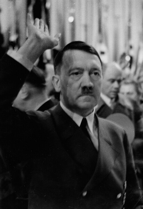 Adolf Hitler, przywódca Niemiec - III Rzeszy. Ze zbiorów Narodowego Archiwum Cyfrowego