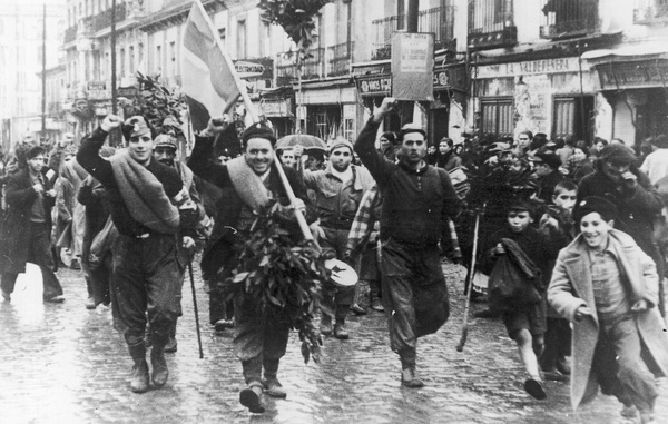 Pod „wspólnym” sztandarem, czyli 1 maja u „dąbrowszczaków”