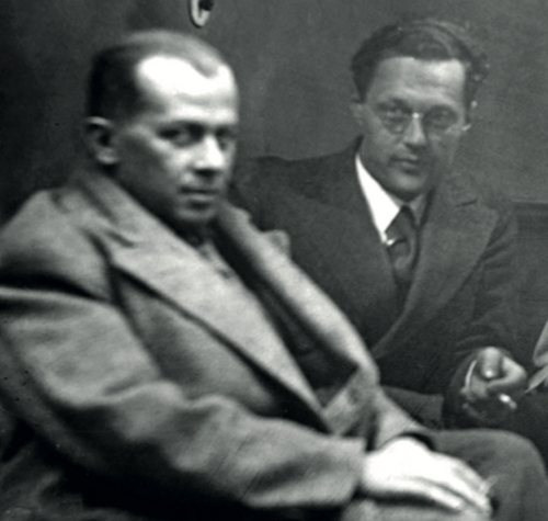 Od lewej: Ferdynand Goetel i Kazimierz Wierzyński w warszawskiej cukierni, 1931 r. (fot. NAC)