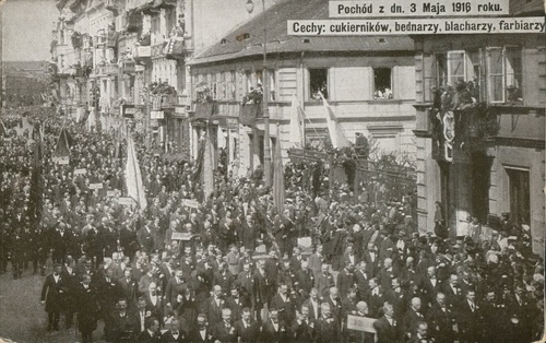 Pochód 3 maja 1916 r. w Warszawie Fot. Biblioteka Narodowa