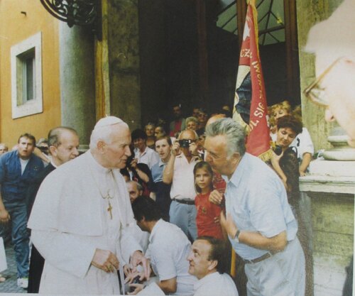 Spotkanie z Janem Pawłem II, Watykan 1992. Henryk Czapczyk na pierwszym planie. Zbiory Macieja Markiewicza