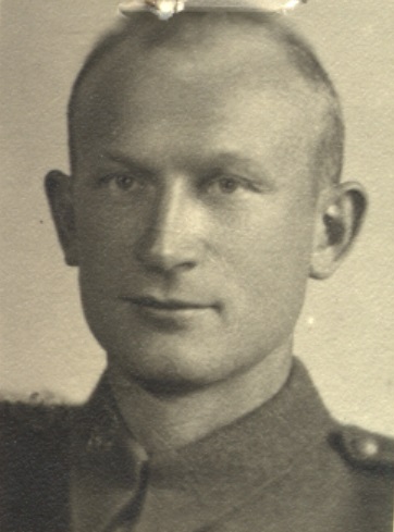 Zdjęcie portretowe mężczyzny w mudurze