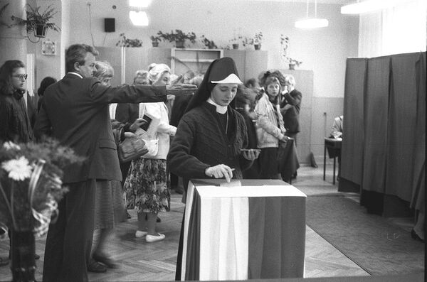 Klęska komuny i triumf „Solidarności”