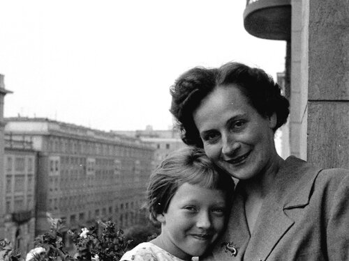 Wanda z córką Anną, Warszawa, 1969 r. Zbiory Anny Wasilewskiej