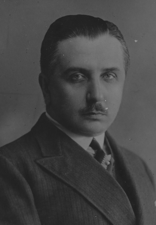 Władysław Günter-Schwarzburg (born in 1885 in Dołęga, died on March 27 1974 in London), Polish diplomat in Yugoslavia (1931-1935), in Greece (1936-1942), and in Norway (1942-1945)