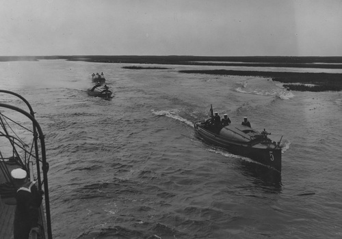 Monitory rzeczne i motorówki Flotylli Pińskiej na rzece Pinie, 1922 - 1931 r. Fot. NAC