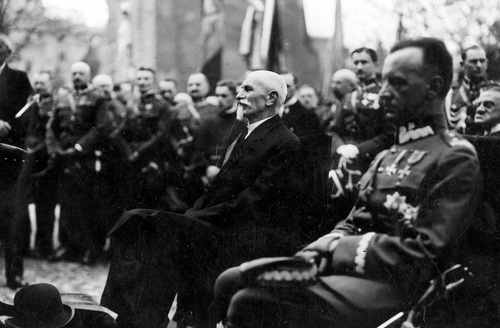 Władysław Sikorski obok prezydenta RP Stanisława Wojciechowskiego podczas uroczystości poświęcenia sztandaru 5 pułku saperów - Kraków, 8 maja 1925 r. Fot. NAC
