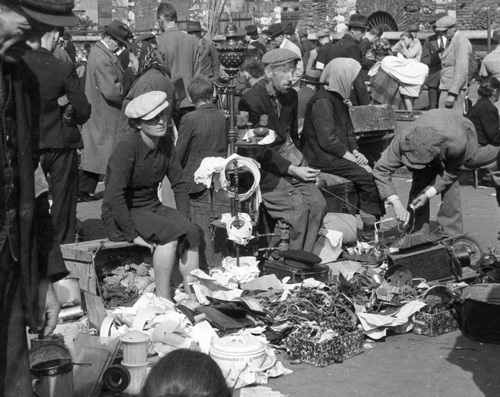 Warszawski bazar w czasie II wojny światowej. Fot. NAC