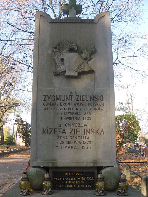 Grobowiec rodzinny gen. Zygmunta Zielińskiego na Cmentarzu Rakowickim w Krakowie, 2011 r. Fot. Wikimedia Commons/Mach240390 - Praca własna (CC BY-SA 3.0)