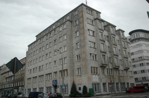 Pierwsza siedziba KM MO w Gdyni, ul. Portowa 15, stan z 2014 r., Fot.  i ze zbiorów Krzysztofa Filipa