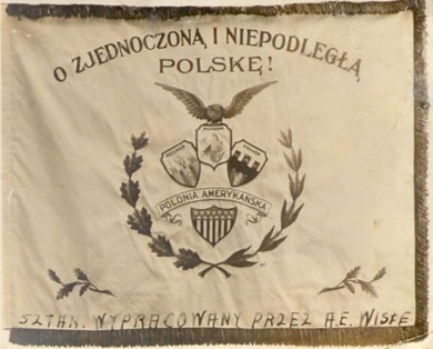 Sztandar wykonany przez Agnieszkę Wisłę, ofiarowany dla I pułku przez Sokolice Okręgu 2. w Chicago 20 stycznia 1918 r. (fot. 3)
