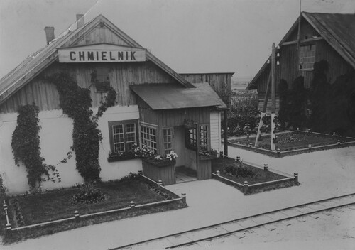 Stacja kolejowa w Chmielniku koło Kielc. Ze zbiorów Narodowego Archiwum Cyfrowego