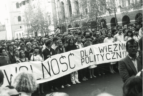Demonstracja na Krakowskim Przedmieściu w Warszawie, 5 maja 1981 r. (fot. IPN)
