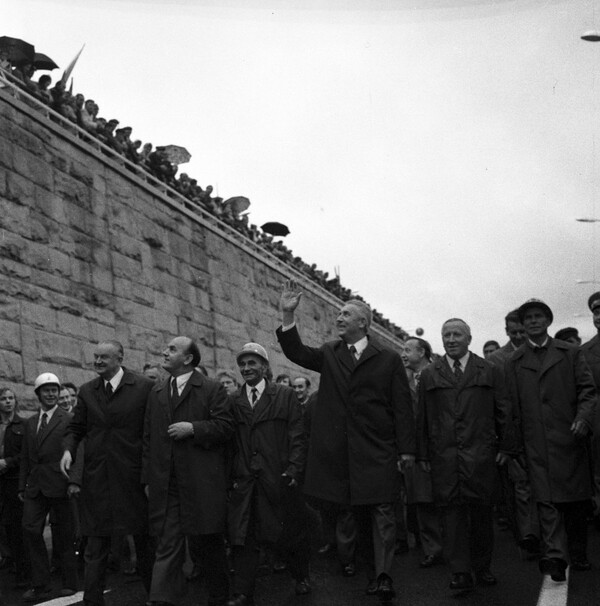 „Nie możemy już bardziej się zadłużać”. <i>Raporty ekspertów dla Edwarda Gierka 1976–1980</i>