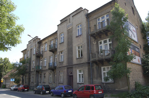 Białystok, ulica Ogrodowa 2. Budynek, w którym swoje siedziby miały okupacyjne i kolaboracyjne struktury terroru komunistycznego: Smiersz (1944-1945), Miejski Urząd Bezpieczeństwa Publicznego (1945-1946) i Informacja WP (1946-1956) oraz... Fot. z zasobu Biura Poszukiwań i Identyfikacji IPN - portal „Śladami zbrodni” (https://slady.ipn.gov.pl/)