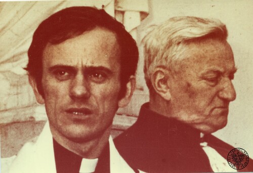 Ksiądz Jerzy Popiełuszko, obok ks. Teofil Bogucki. 1982 - 1984. Fot. z zasobu IPN