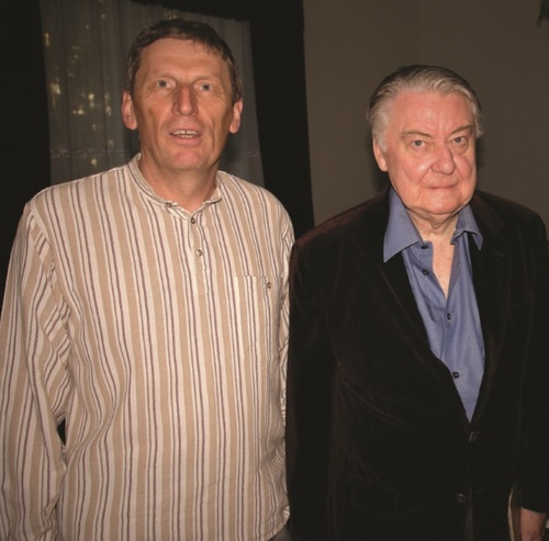 Kulisy premiery <i>Ballady o Wołyniu</i> – z prawej Włodzimierz Odojewski, autor książki <i>Zasypie wszystko, zawieje</i>, będącej jedną z inspiracji scenariusza spektaklu, i reżyser Tomasz A. Żak