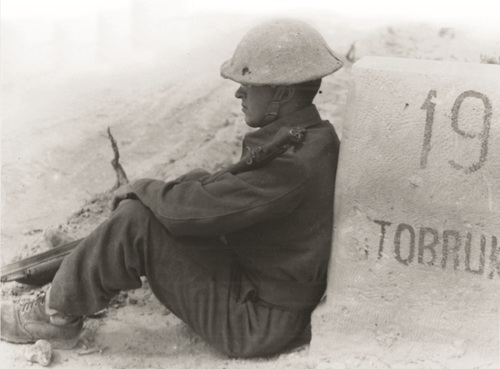 Czechosłowacki żołnierz w Tobruku, jesień 1941 r. Fot. ze zbiorów Centralnego Archiwum Wojskowego – Wojskowego Archiwum Historycznego w Pradze