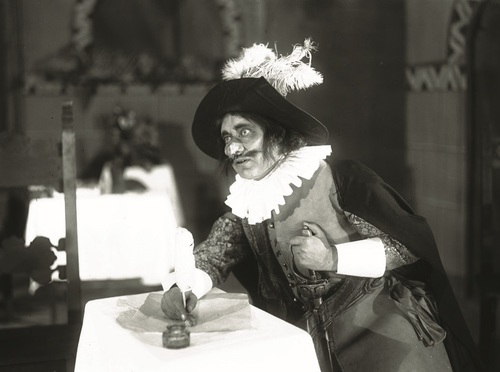 Zygmunt Nowakowski jako Cyrano de Bergerac w spektaklu Teatru im. Juliusza Słowackiego w Krakowie, 1927 r. Fot. NAC